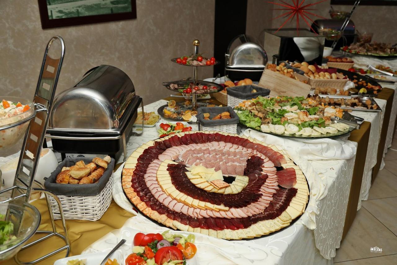בור Hotel Jezero מראה חיצוני תמונה