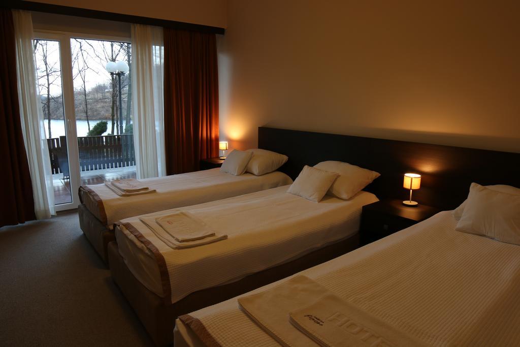 בור Hotel Jezero מראה חיצוני תמונה