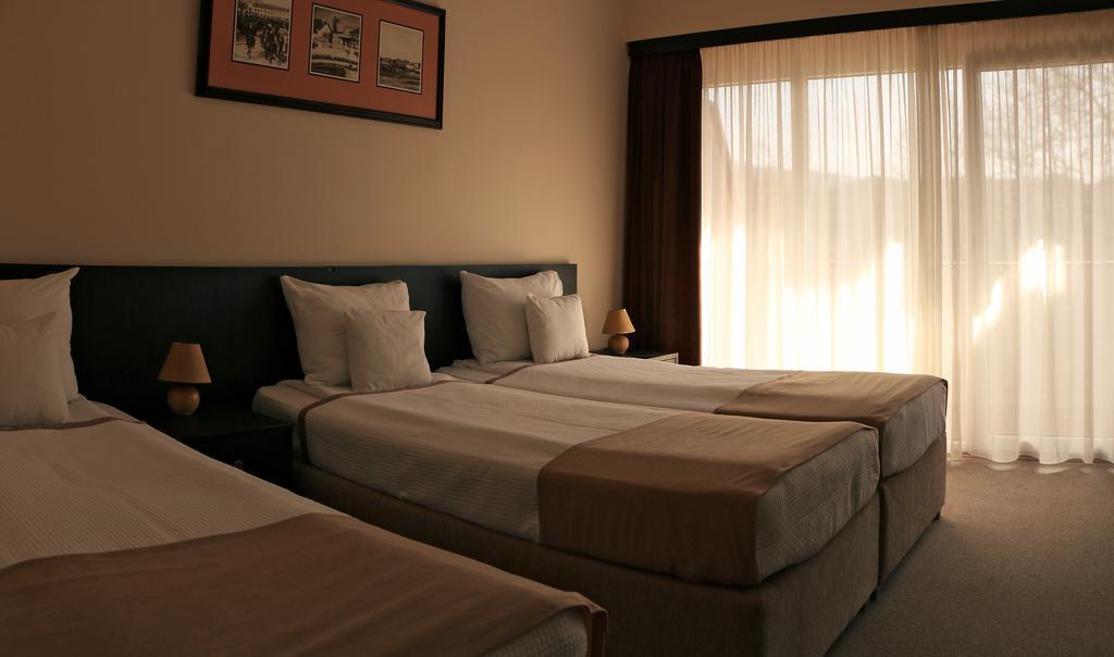 בור Hotel Jezero מראה חיצוני תמונה