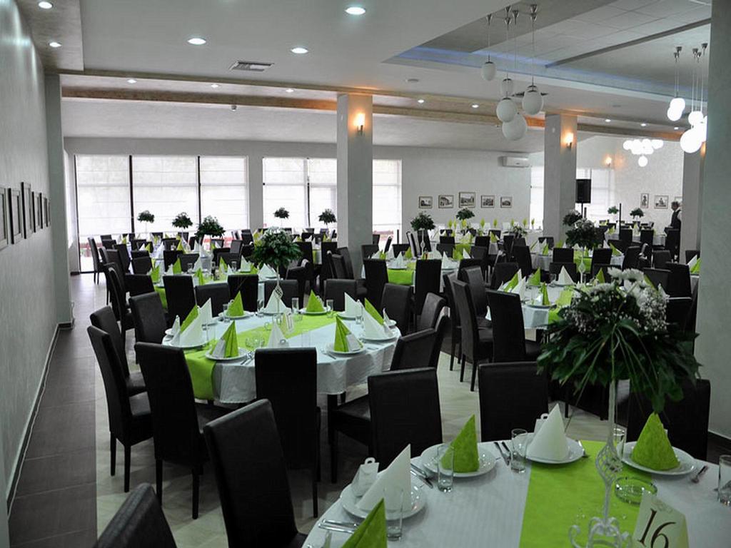 בור Hotel Jezero מראה חיצוני תמונה