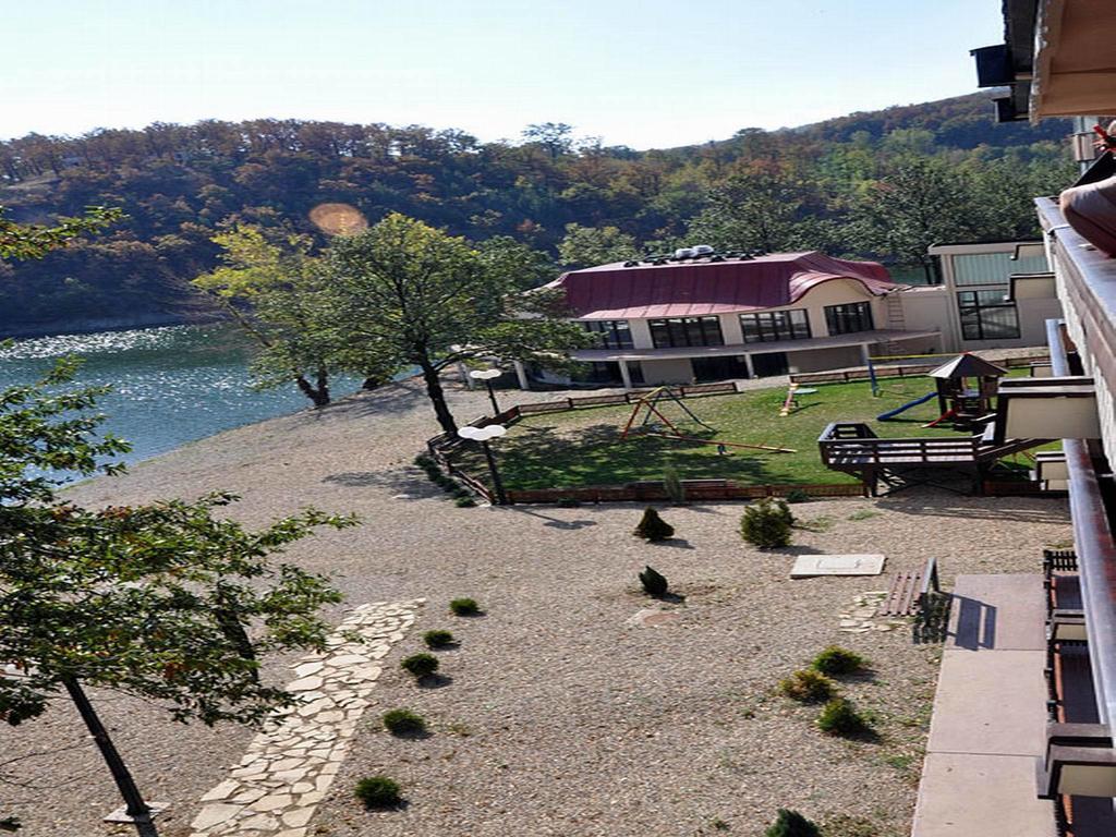 בור Hotel Jezero מראה חיצוני תמונה