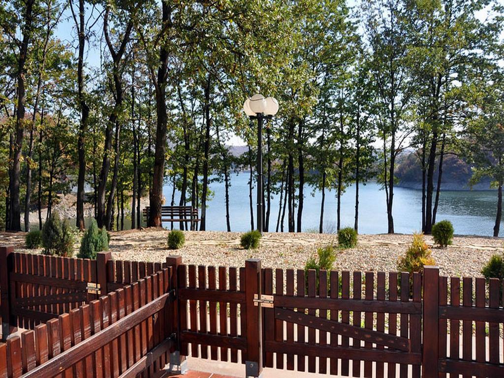 בור Hotel Jezero מראה חיצוני תמונה