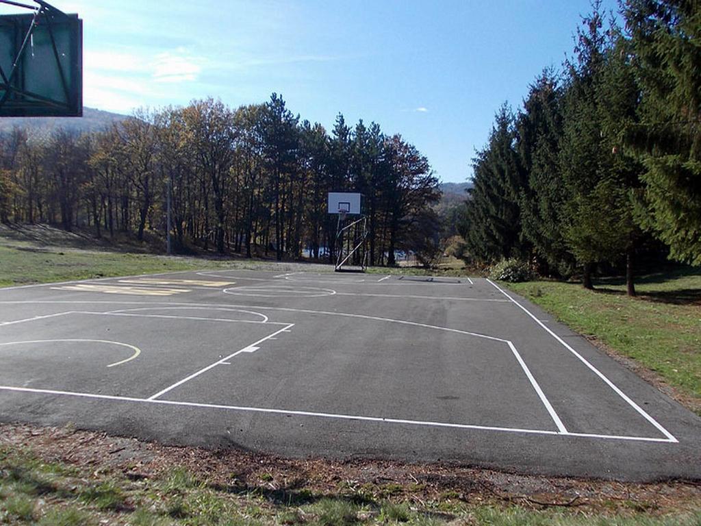 בור Hotel Jezero מראה חיצוני תמונה