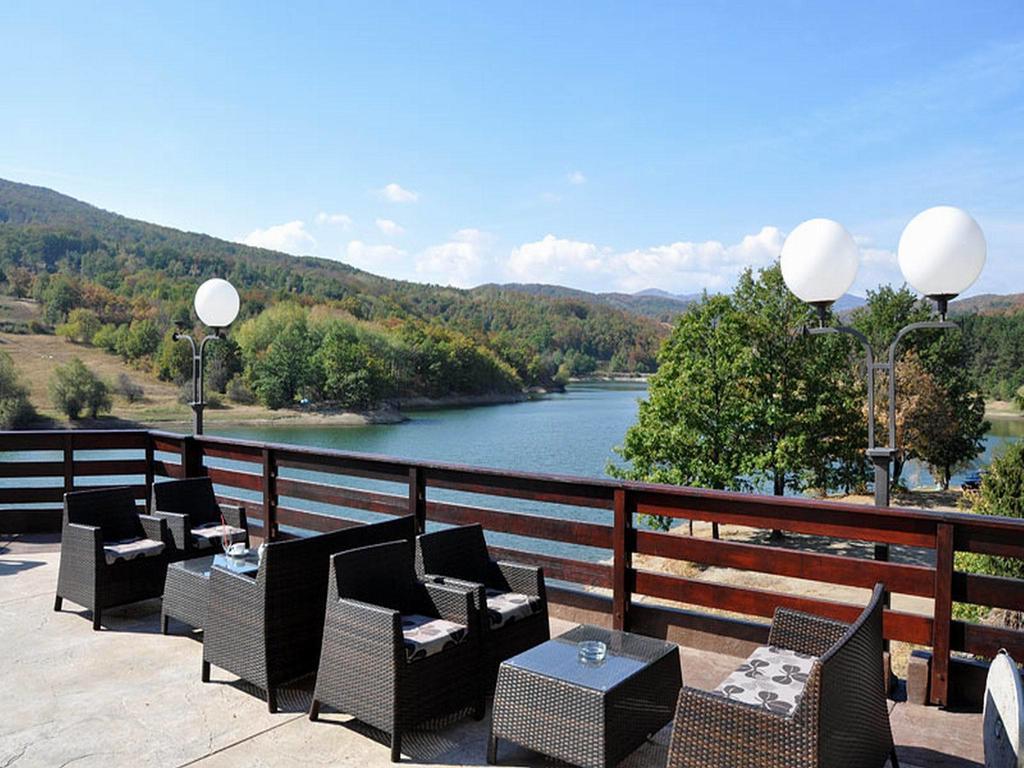 בור Hotel Jezero מראה חיצוני תמונה
